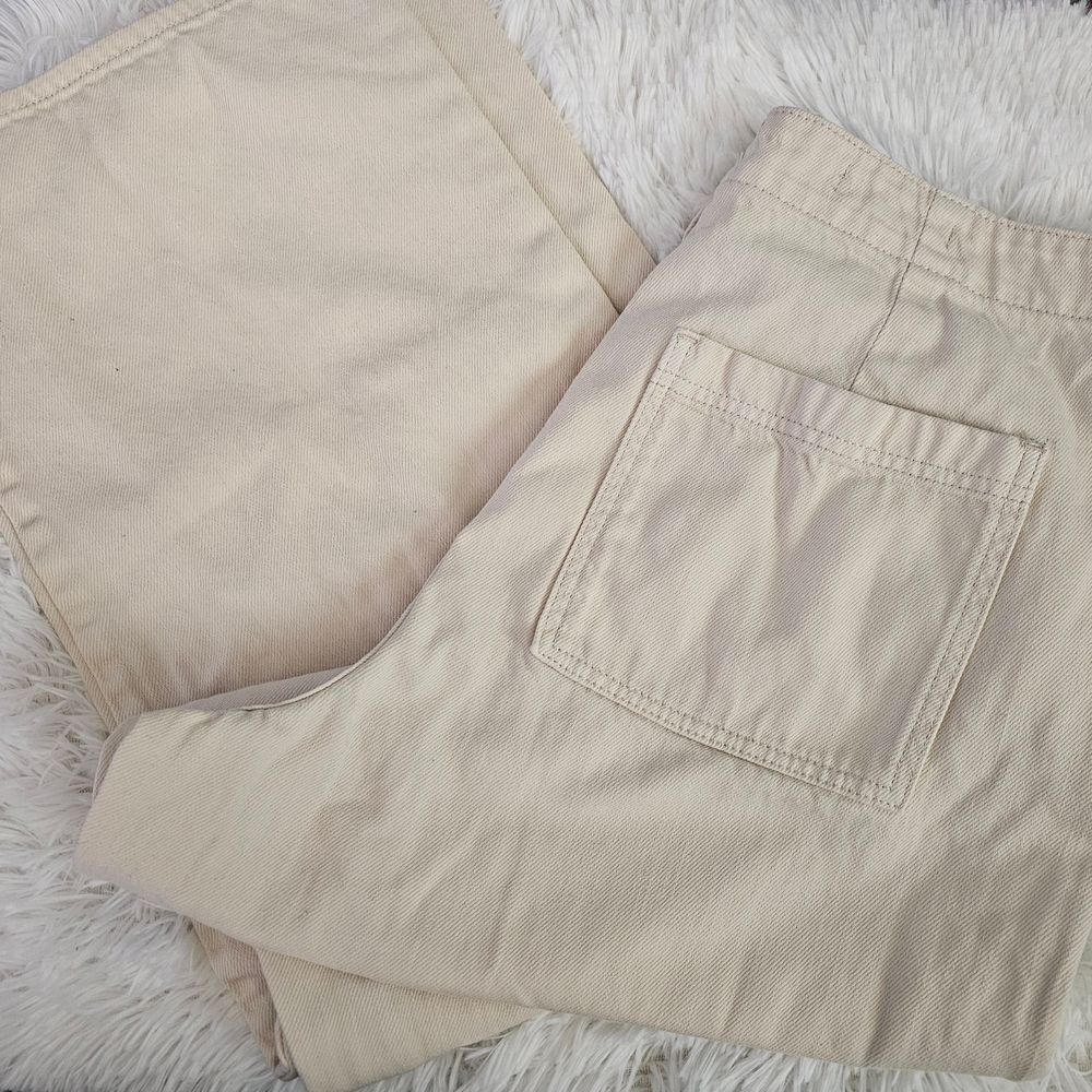 Universal Thread Women's Size 12 Cream Boot Cut Jeans